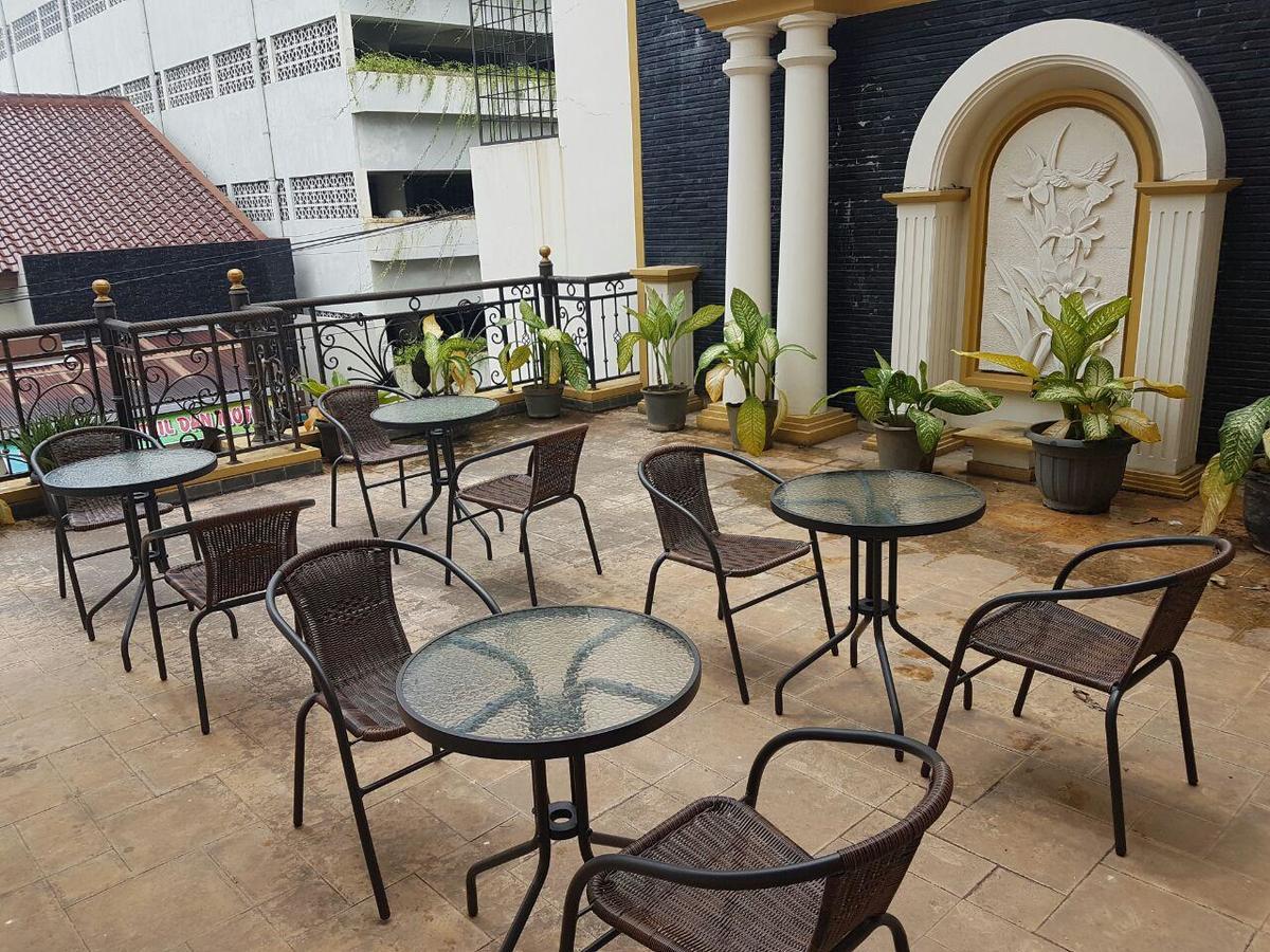Auberge de jeunesse The Backpacker Semarang Extérieur photo