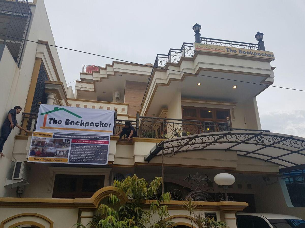 Auberge de jeunesse The Backpacker Semarang Extérieur photo
