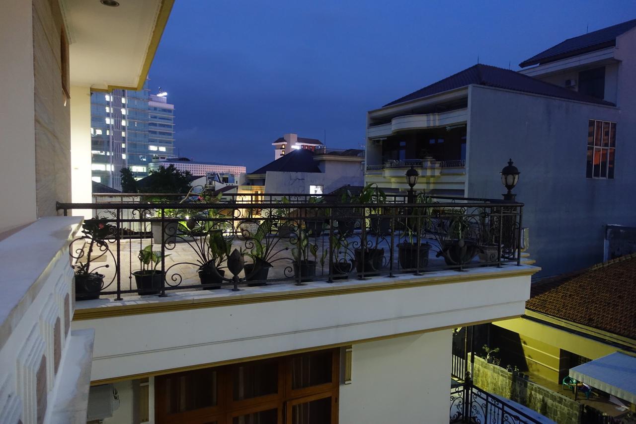 Auberge de jeunesse The Backpacker Semarang Extérieur photo