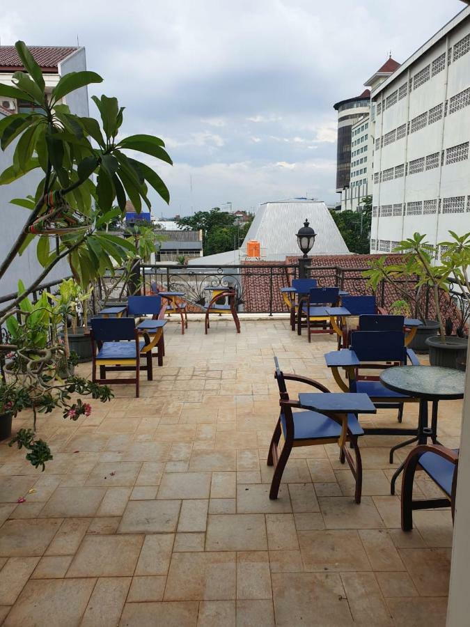 Auberge de jeunesse The Backpacker Semarang Extérieur photo