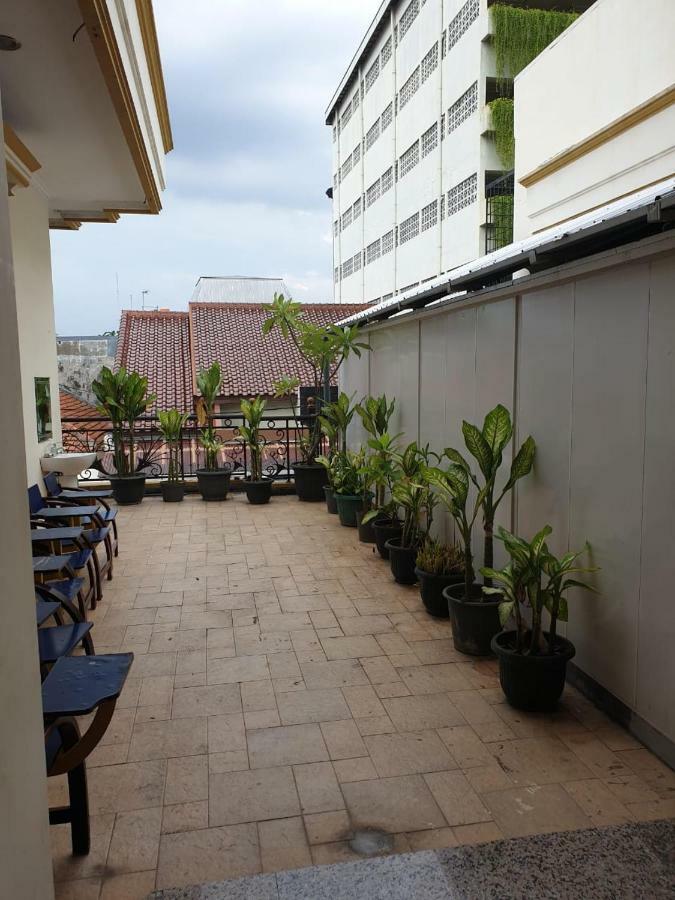 Auberge de jeunesse The Backpacker Semarang Extérieur photo